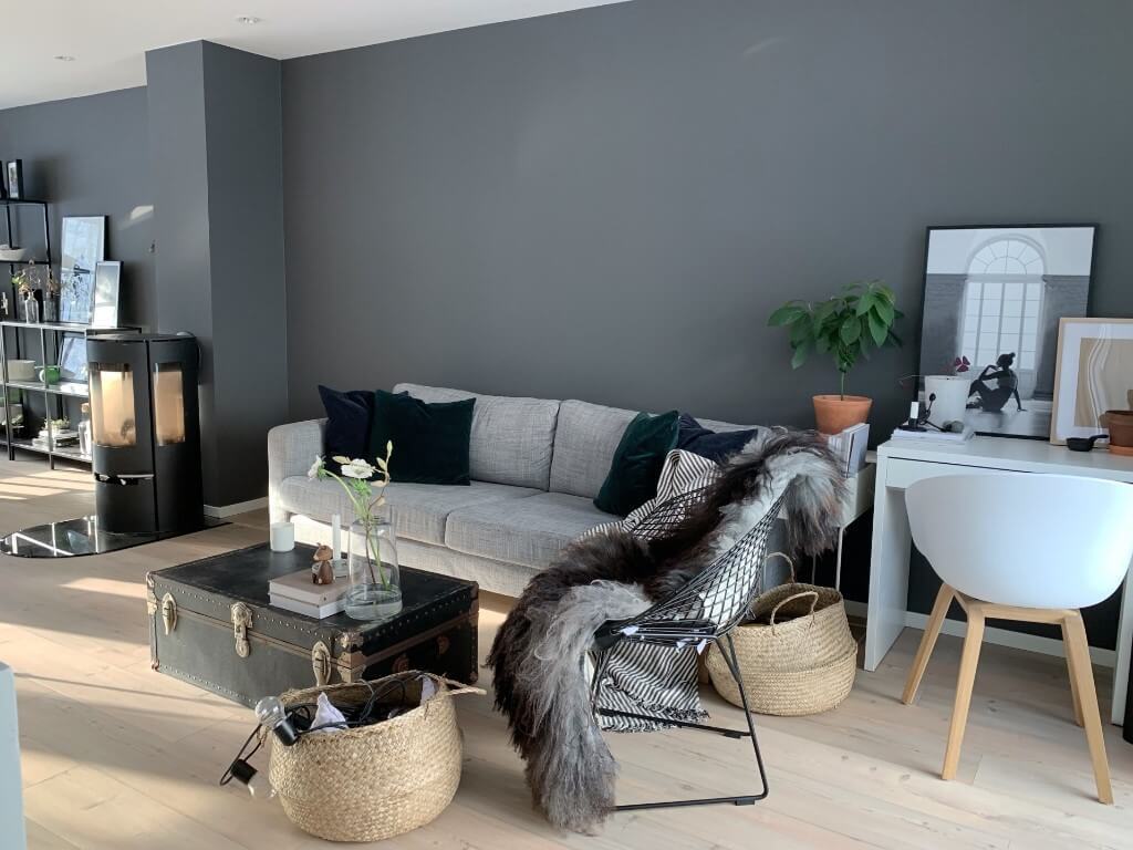 Ściana w salonie – 12 pomysłów na modną dekorację ściany w salonie.