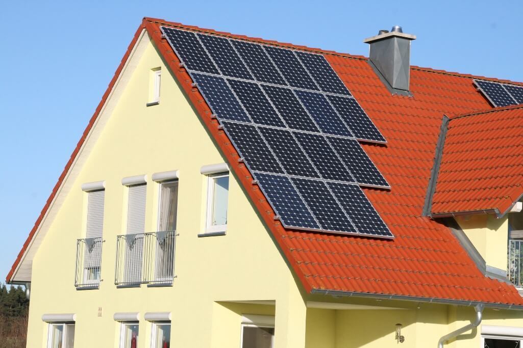 Integracja fotowoltaiki i pompy ciepła. Ile można oszczędzić rocznie?