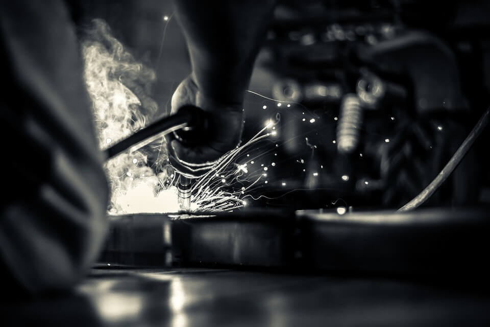 Sklep BHP – stacjonarny czy internetowy? Który z nich jest lepszym wyborem?