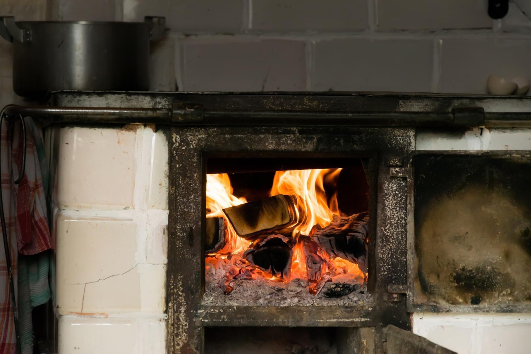 Budynki trują Polaków. Smog to niejedyny problem