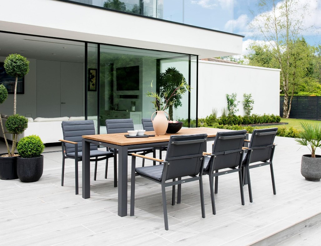 Jadalnia na tarasie – jak ją stworzyć?