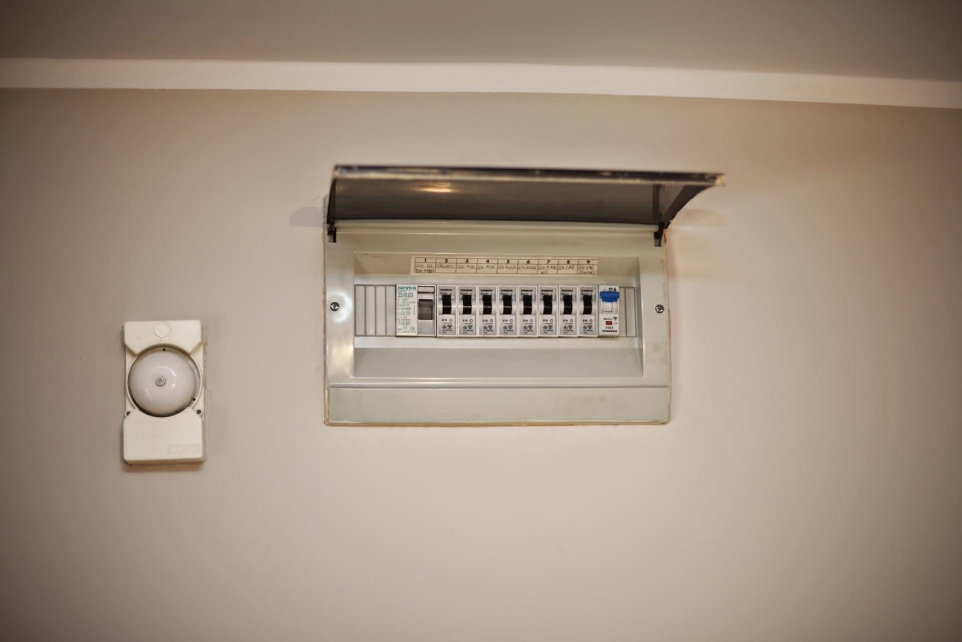 Bezpieczna instalacja elektryczna w domu – projekt i wykonanie