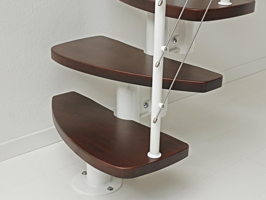 Z jakiego drewna należy wykonać schody do domu?