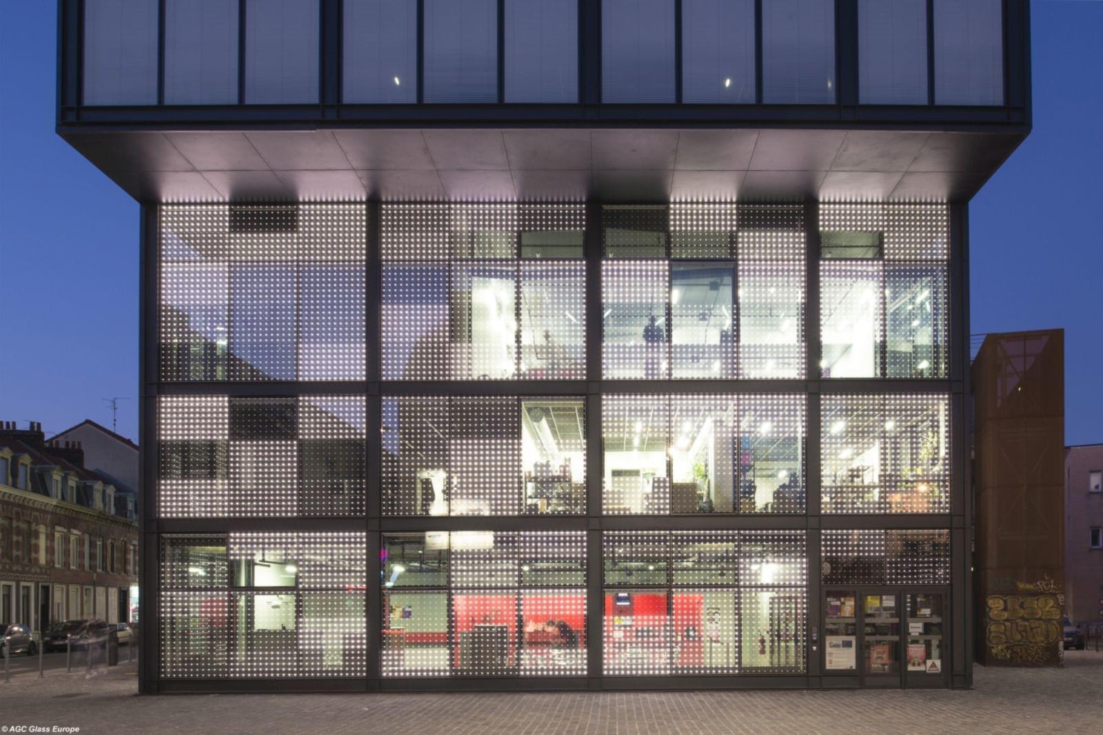 Światło odmieni każdy budynek, nawet …Pałac Kultury