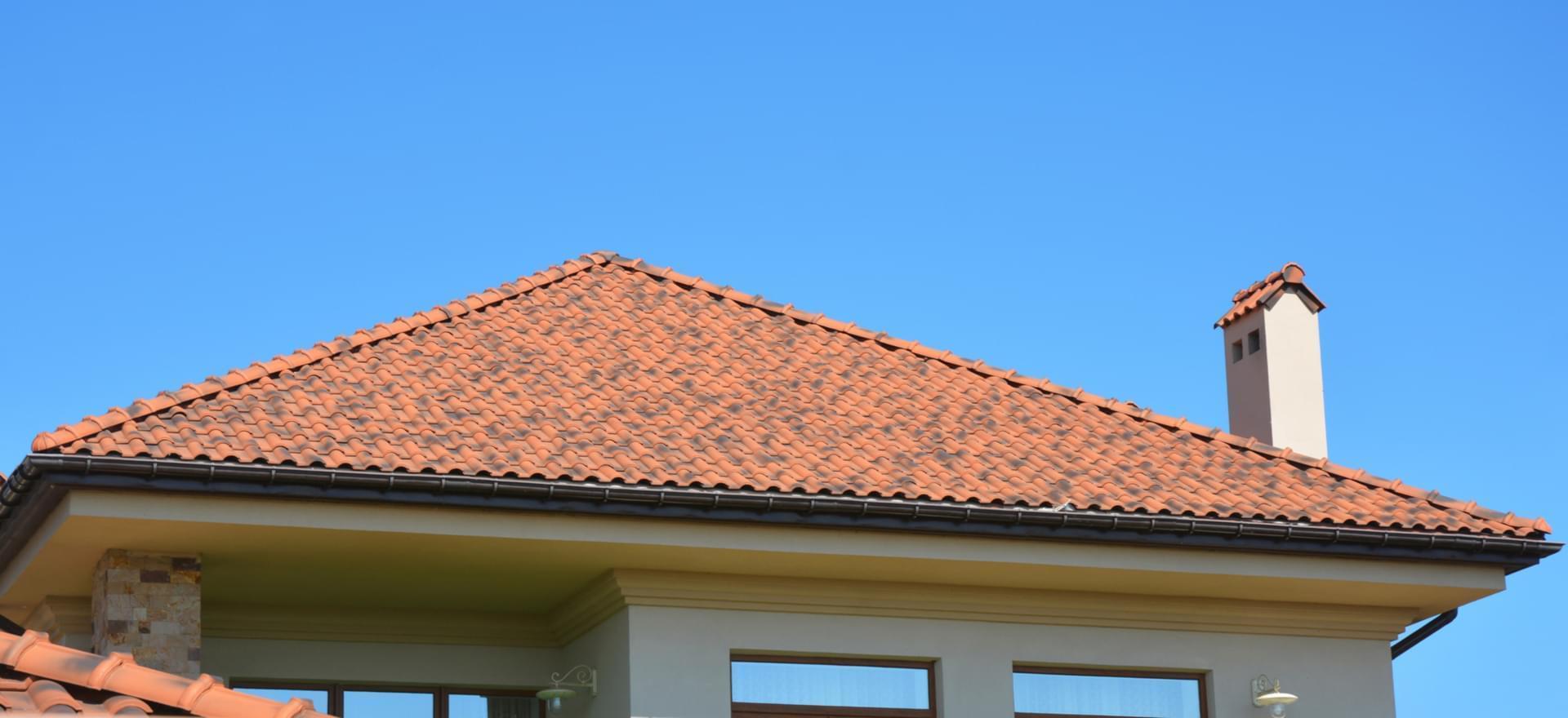 Zły ciąg w kominie. Czym jest spowodowany i jak mu zapobiegać?